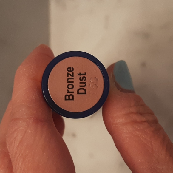 Senegence Translucid Loose Powder - Picture 2 of 3